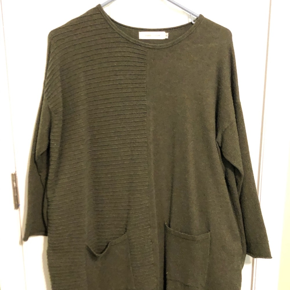 Pretty olive green sweater dress with pockets!!